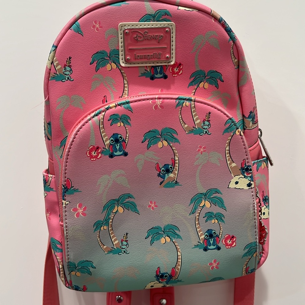 Disney Parks Stitch Loungefly.🦋🦋🦋Rare🦋🦋🎈
Firm with price. Just reduced.